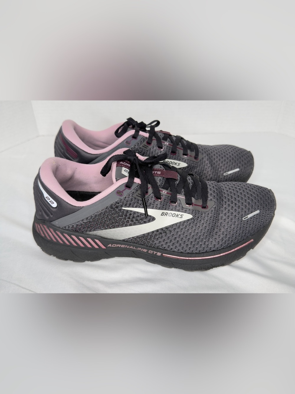 Brooks Women's Adrenaline GTS 22 Women’s Running Shoes Size 11  Grey with Pink